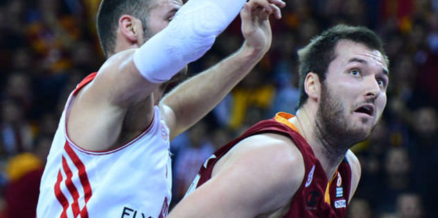 Aslan Avrupa'da moral buldu