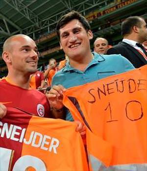 Sneijder`den Sezgin`e jest