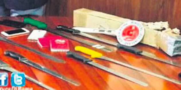 Taraftar çantasında 8 adet bıçak çıktı