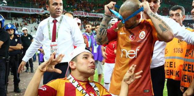 Sneijder'in jesti ağlattı