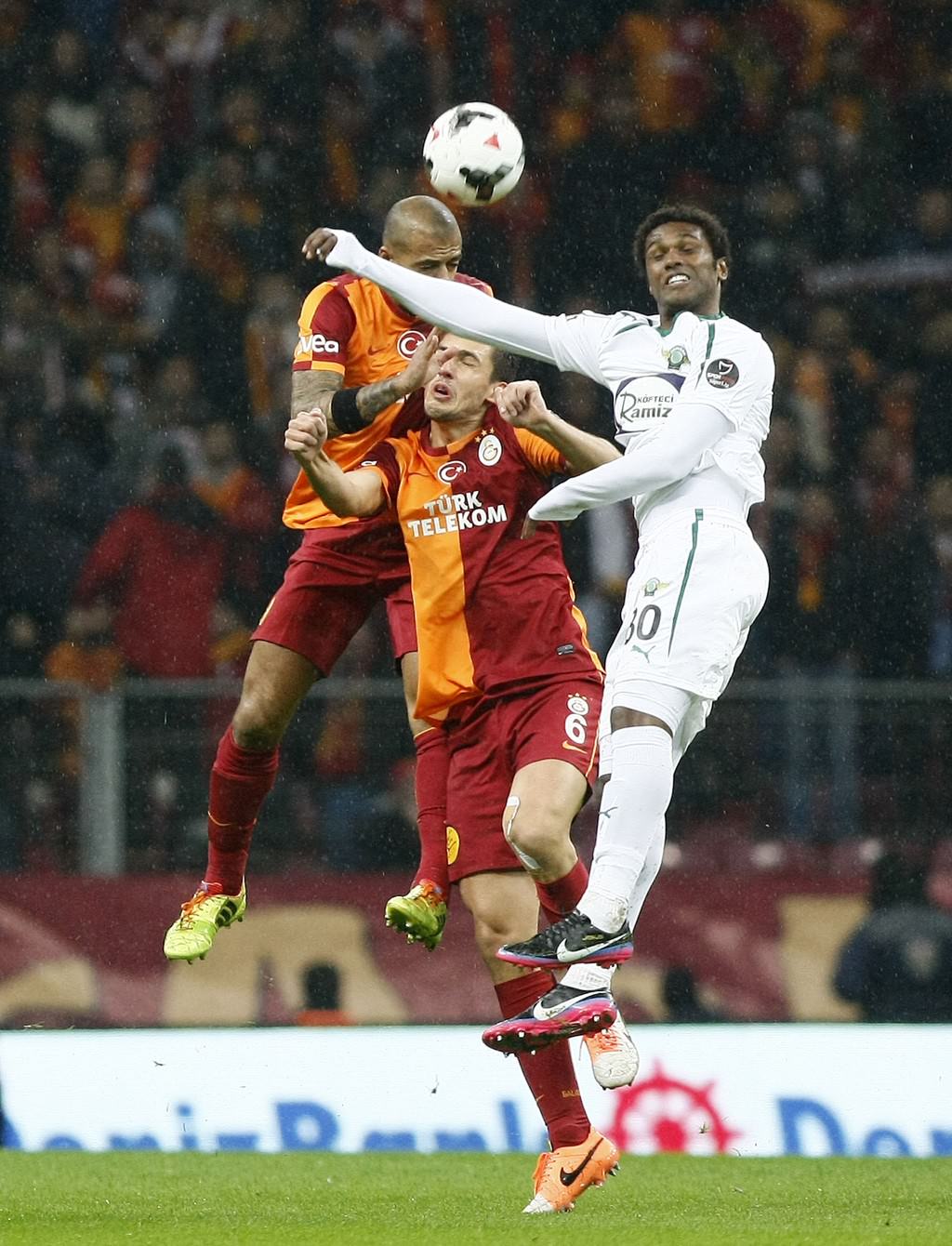 Galatasaray gol oldu yağdı