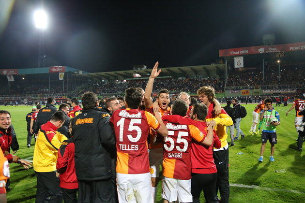 G.Saray zaferi kutladı