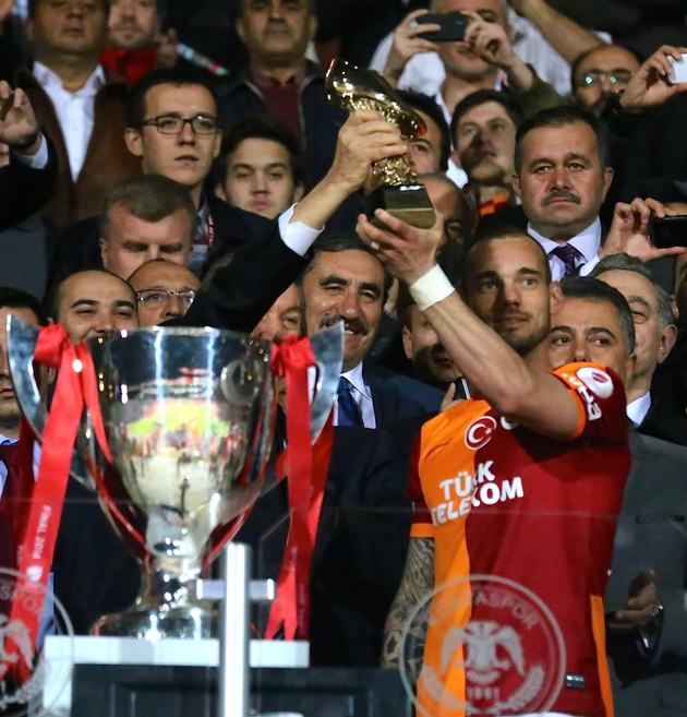 G.Saray zaferi kutladı