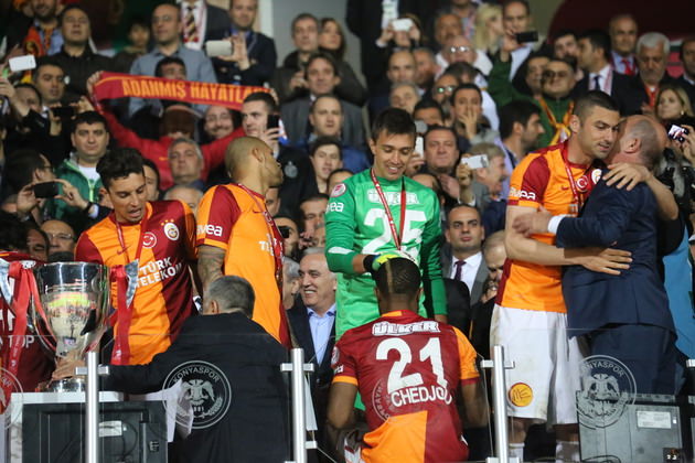 G.Saray zaferi kutladı