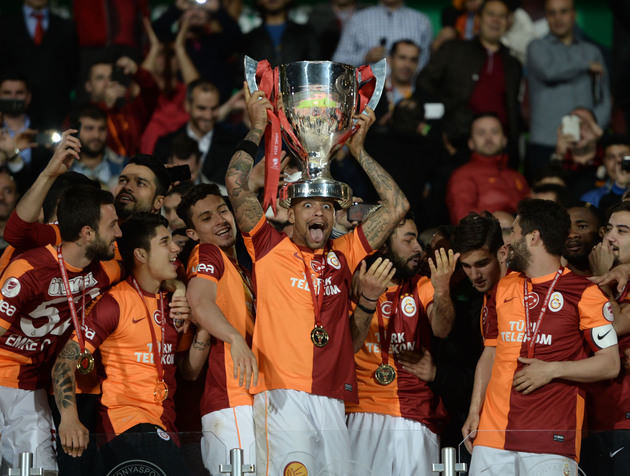 G.Saray zaferi kutladı