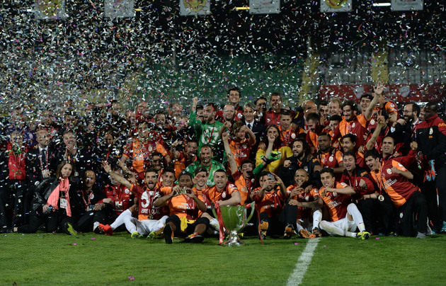 G.Saray zaferi kutladı