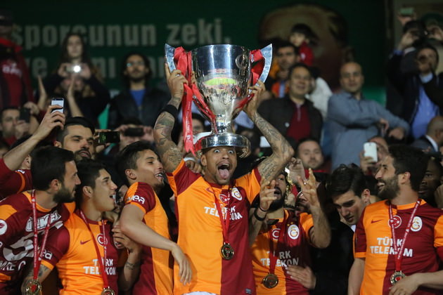 G.Saray zaferi kutladı