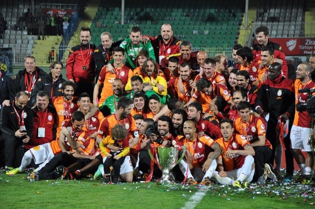 G.Saray zaferi kutladı