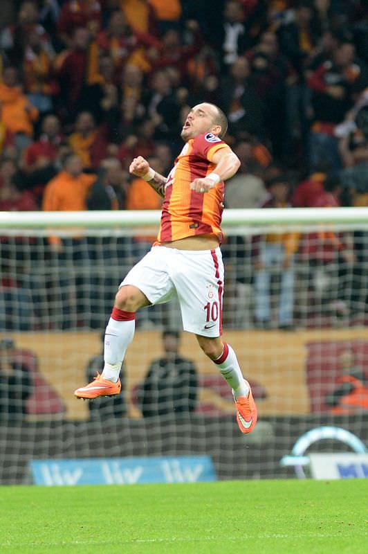 Sneijder Twitter'ı salladı