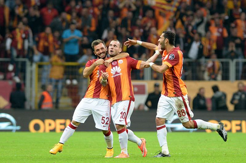 Sneijder Twitter'ı salladı
