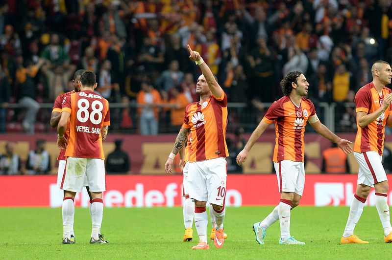 Sneijder Twitter'ı salladı